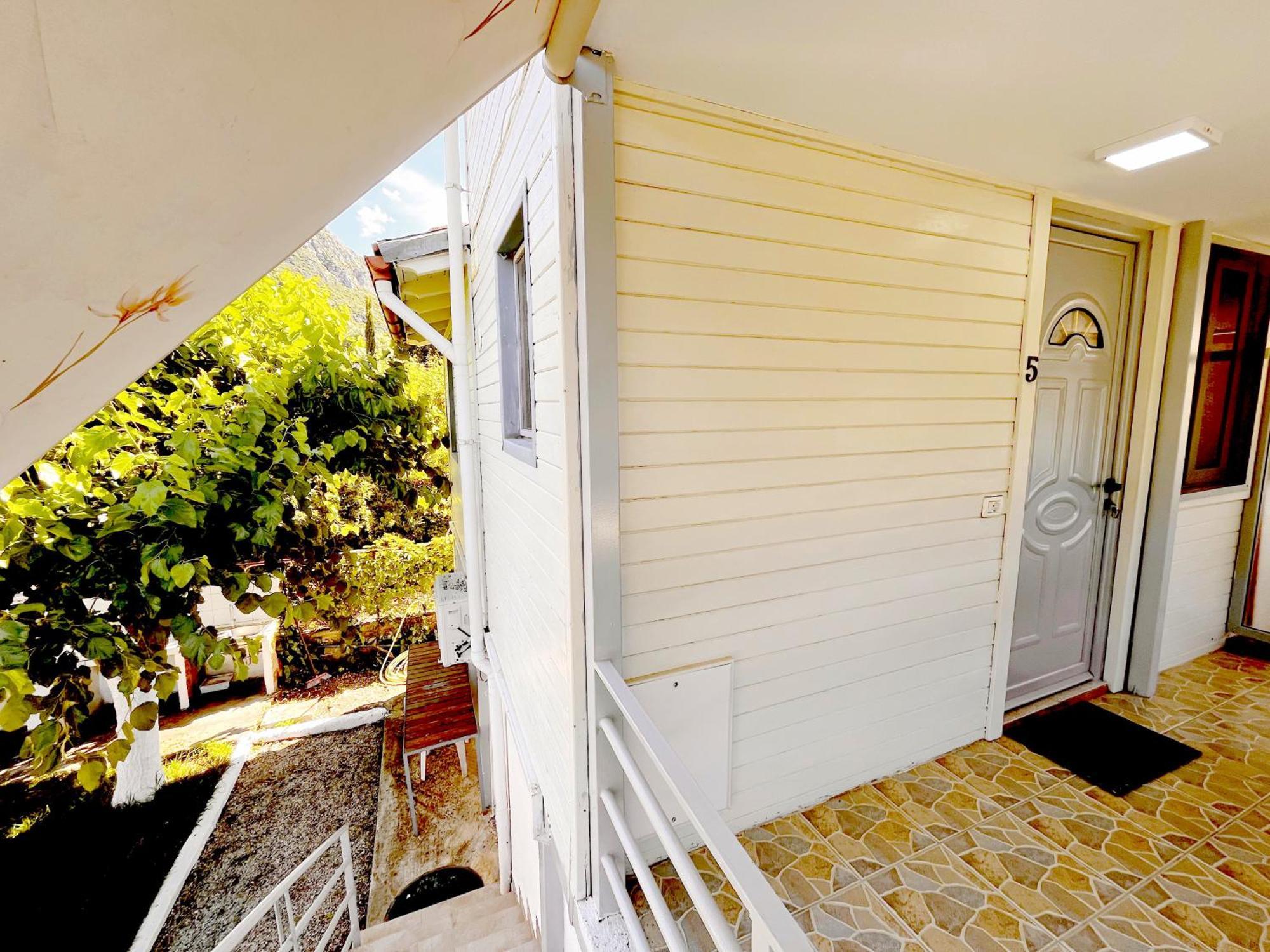 Garden Rooms Химара Экстерьер фото